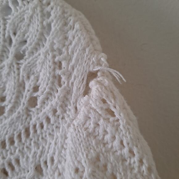 US Sweaters Ivory Leaf Design Scallop Crew Neck S/S Sweater -L - Picture 7 of 12